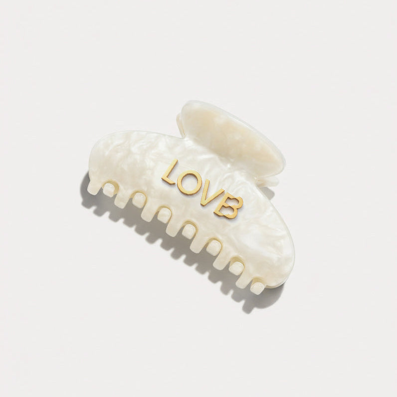LOVB Pearl Claw Clip